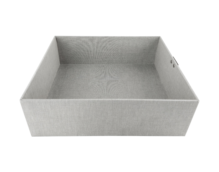 CAJA ORGANIZADORA LOW CUBIERTA CON TELA GRÍS LINO Y CON LENGÜETA DE CUERO (12×40×35cm)