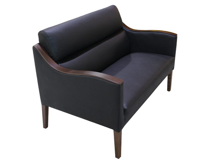 LOVE SEAT GENA COLOR NEGRO CON PATAS DE MADERA (85×120×76cm)