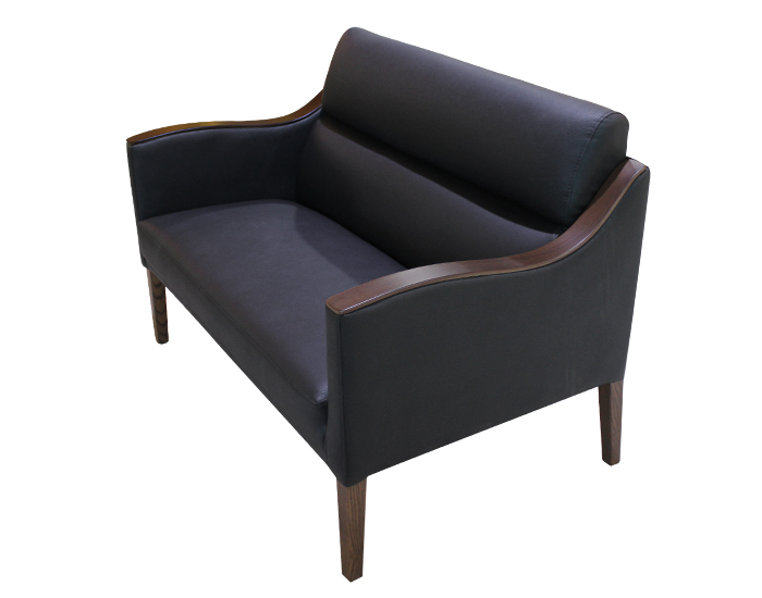 LOVE SEAT GENA COLOR NEGRO CON PATAS DE MADERA (85×120×76cm)