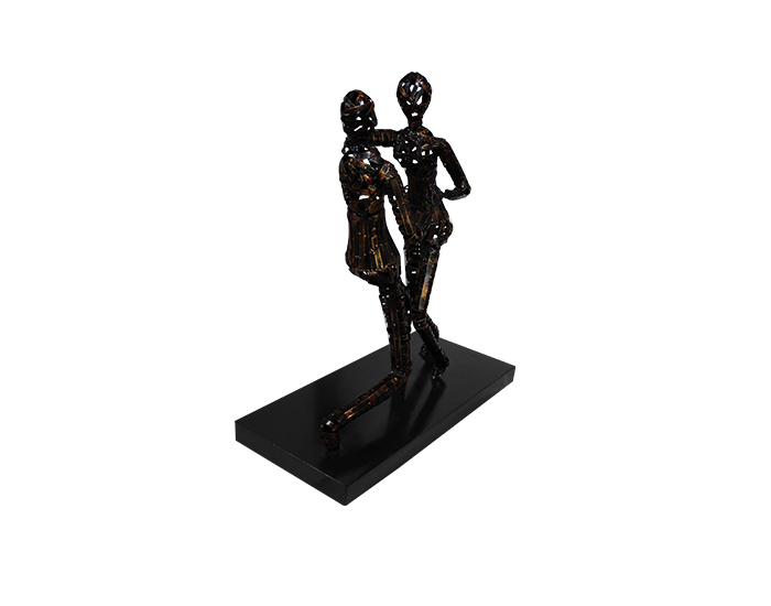 FIGURA DECORATIVA PAREJA BAILANDO DE HIERRO COLOR BRONCE