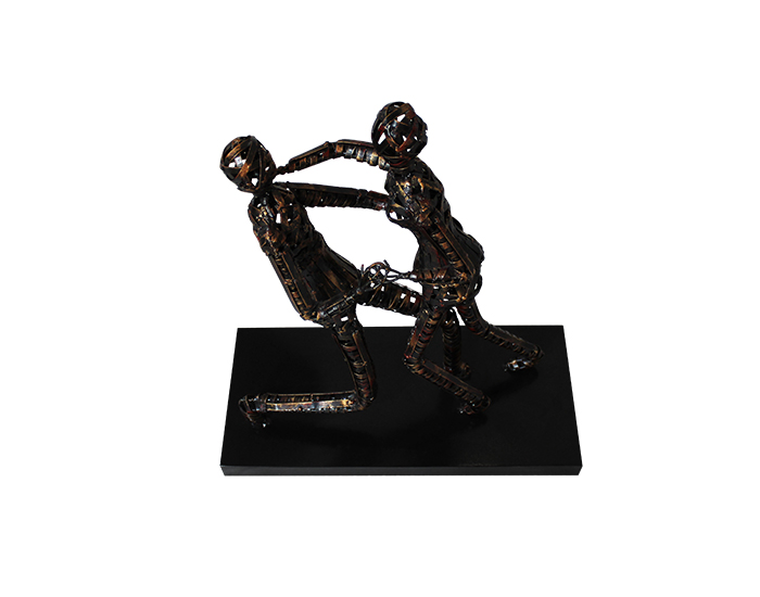 FIGURA DECORATIVA PAREJA BAILANDO DE HIERRO COLOR BRONCE