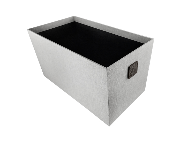 CAJA ORGANIZADORA HIGH CUBIERTA CON TELA GRÍS LINO Y CON LENGÜETA DE CUERO (25.5×46.5×25cm)