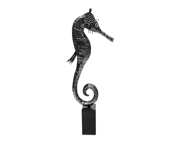FIGURA DECORATIVA CABALLITO DE MAR EN HIERRO COLOR GRIS CON BASE CERÁMICA (90×40cm)