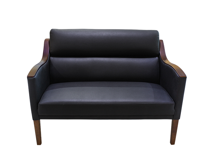 LOVE SEAT GENA COLOR NEGRO CON PATAS DE MADERA (85×120×76cm)