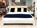 CAMA KING SIZE COLOR BLANCO CON RESPALDO COLUMNAS LATERALES (200×190cm)