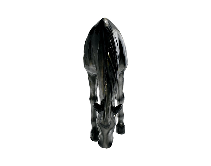 ESCULTURA CABALLO INCLINADO SATINADO (151×60×79cm)