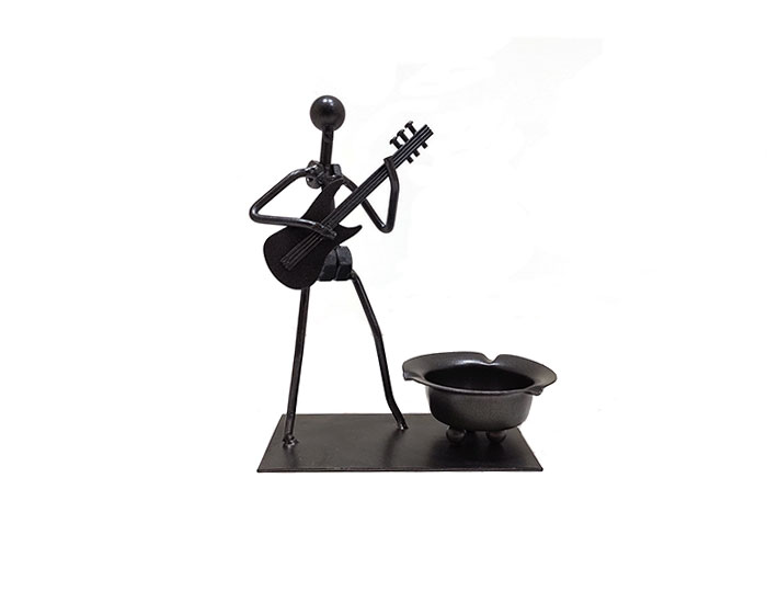 ESCULTURA CENICERO GUITARRISTA ARTE EN ACERO (17×13×8cm)